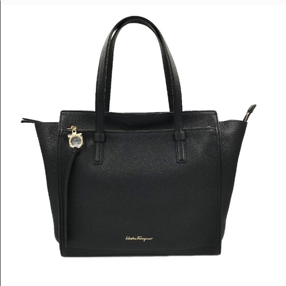 ๐๐ NWT๐HP๐Salvatore Ferragamo Amy Medium!! ๐ - Picture 2 of 8